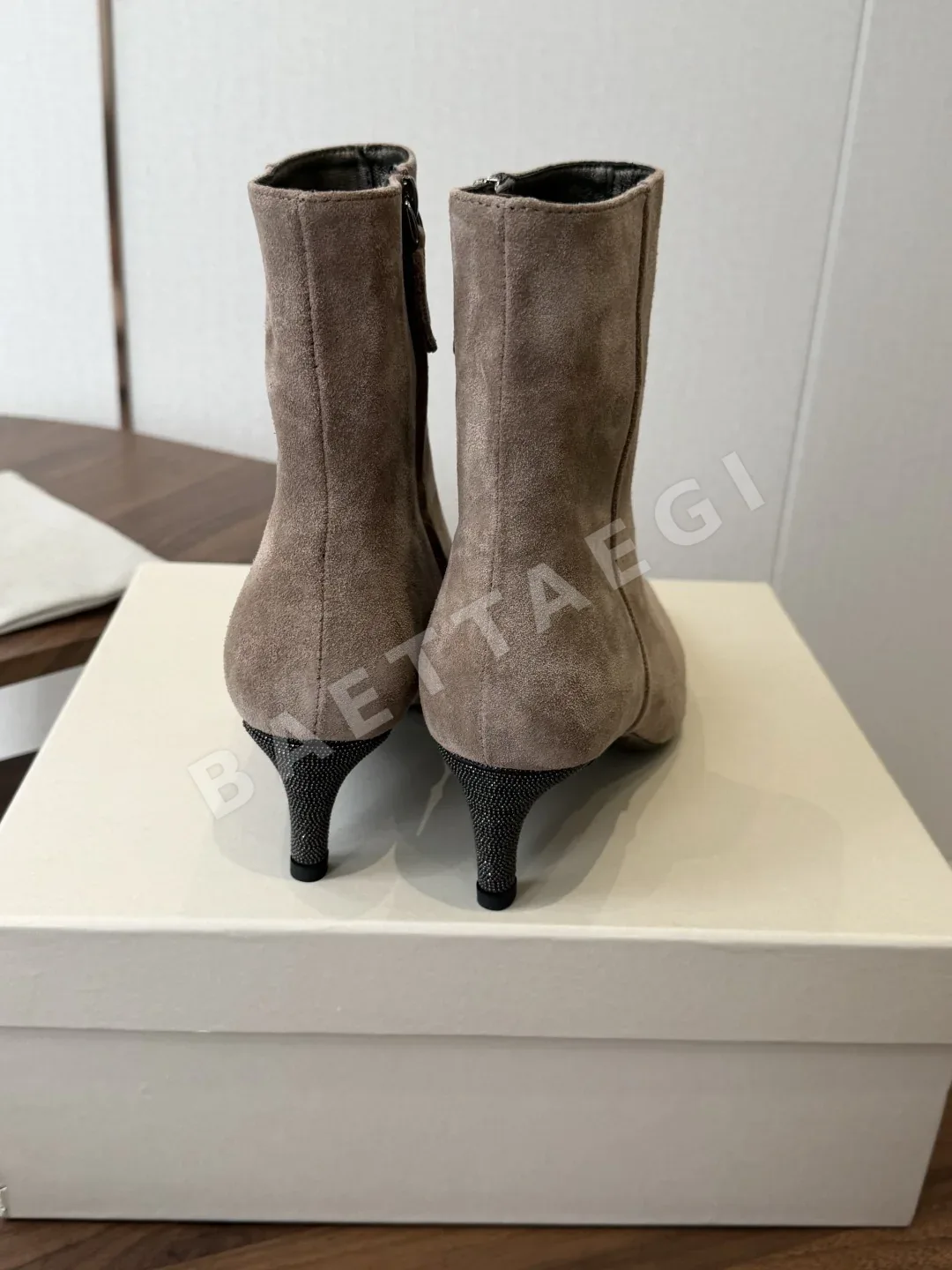 브루넬로쿠치넬리 포인티드토 스틸레토 힐 미드카프 부츠 상세 이미지 8