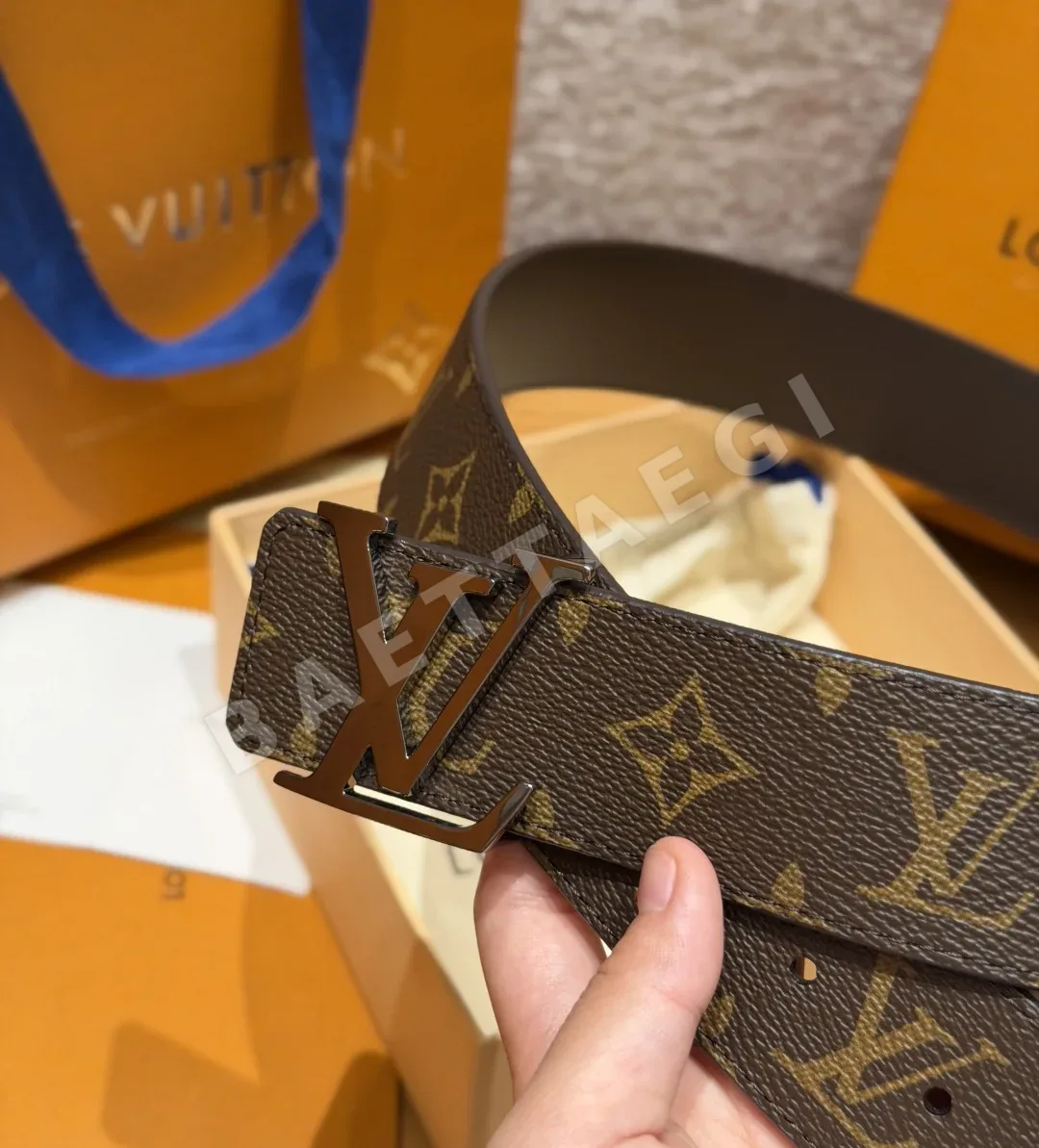 루이비통 모노그램 캔버스 LV 버클 벨트 상세 이미지 8