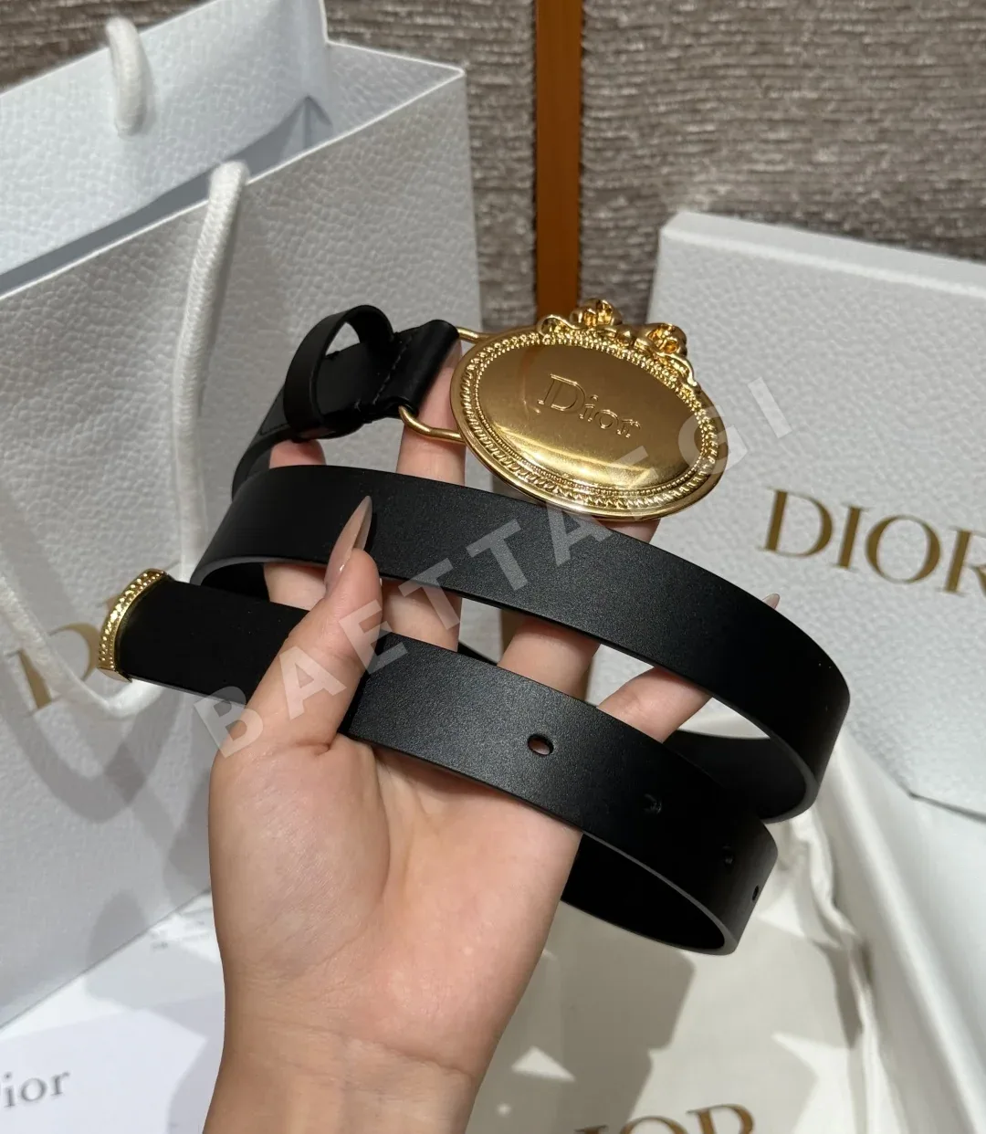 디올 리본 테두리 메달리언 소가죽 여성 벨트 상세 이미지 2