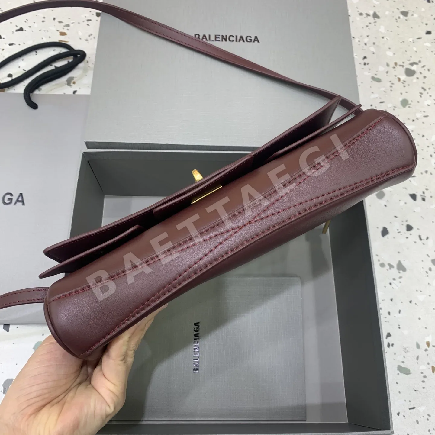 발렌시아가 뉴 벨 에어 클러치 플랩 핸드백 상세 이미지 4