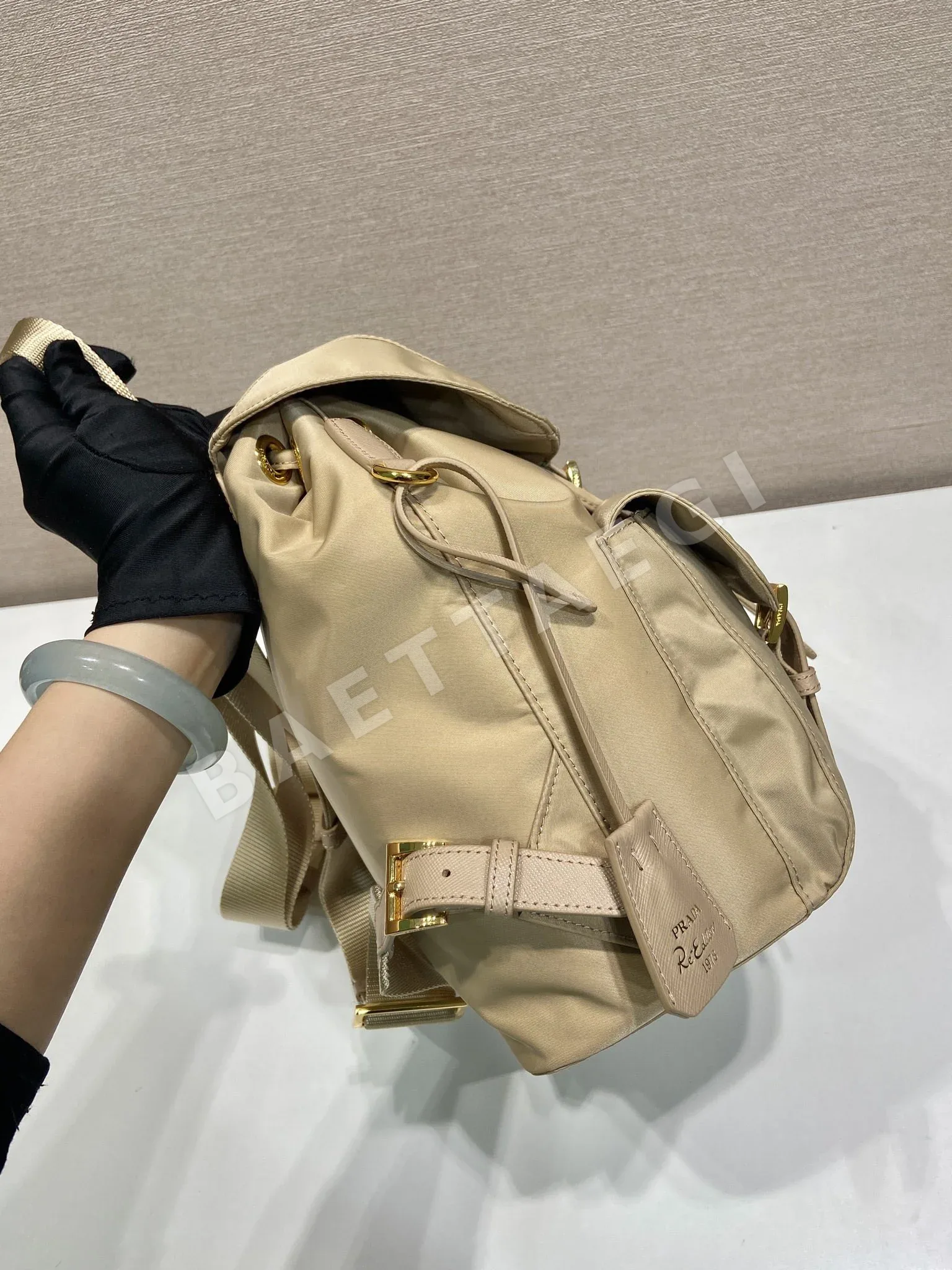 프라다 골드 버클 나일론 백팩 1BZ677 상세 이미지 5