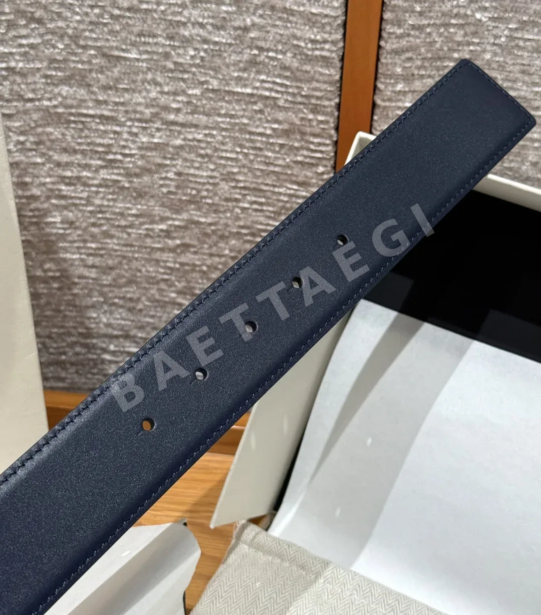 로에베 아나그램 양면 가죽 벨트 상세 이미지 8