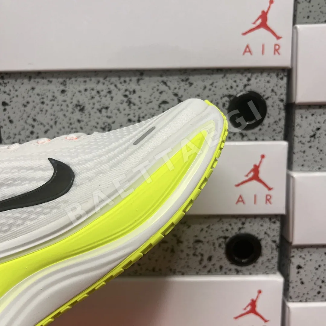 나이키 [XY] 보메로 플러스 HV8150-120 201266 Nike Vomero Plus White Barely Volt Black 상세 이미지 8