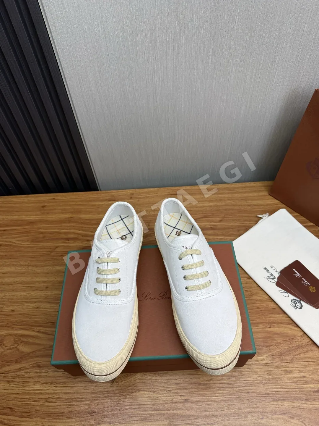 로로피아나 남성용 캐주얼 스니커즈 상세 이미지 2
