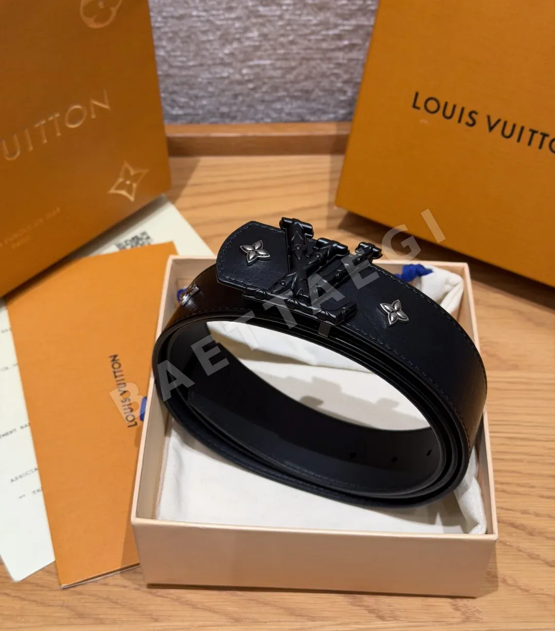 루이비통 LV 이니셜 40mm 트리옹 가죽 벨트 상세 이미지 7