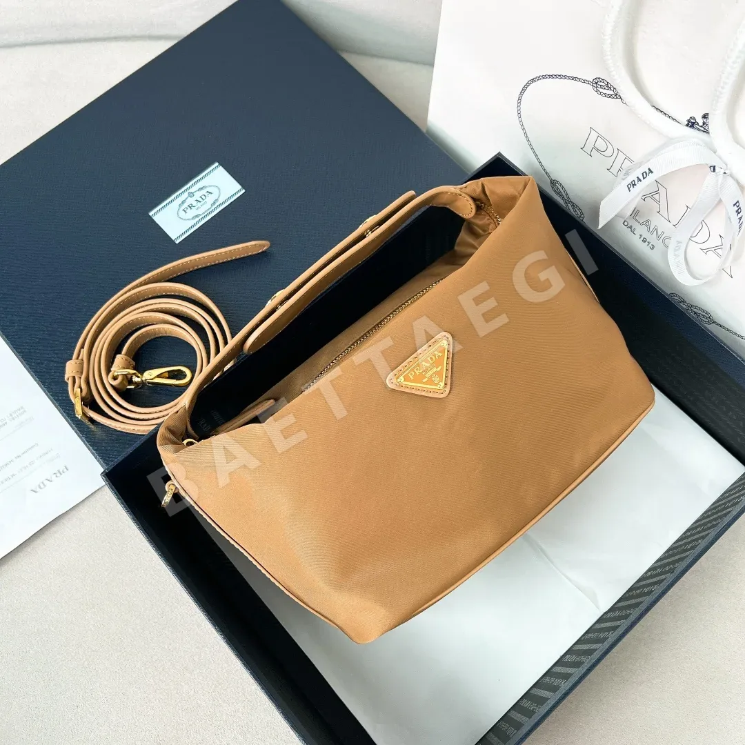 프라다 나일론 런치박스 가방 1BC302