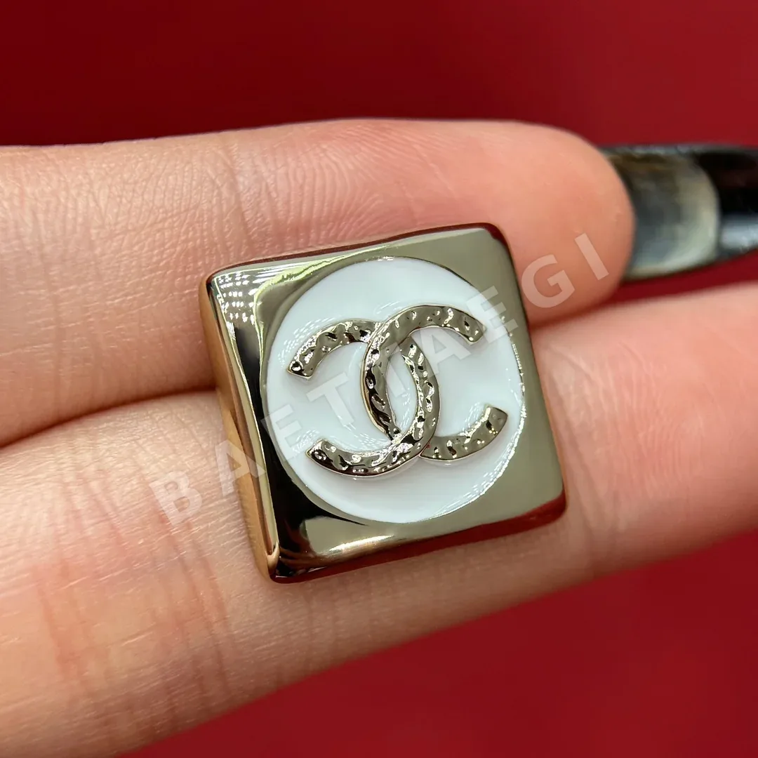 샤넬 더블 C 에나멜 스터드 귀걸이 상세 이미지 6