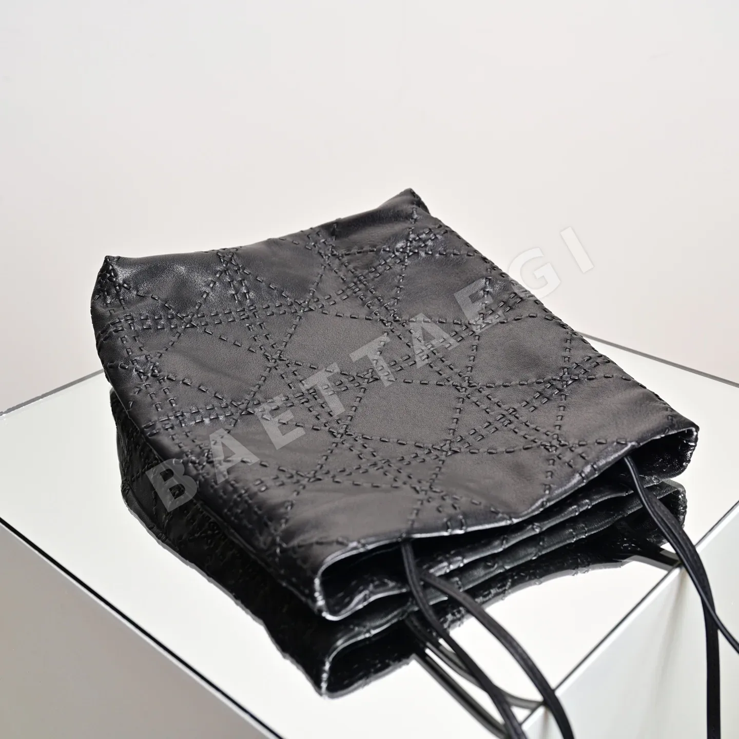 더로우 우븐 레더 가방 상세 이미지 3
