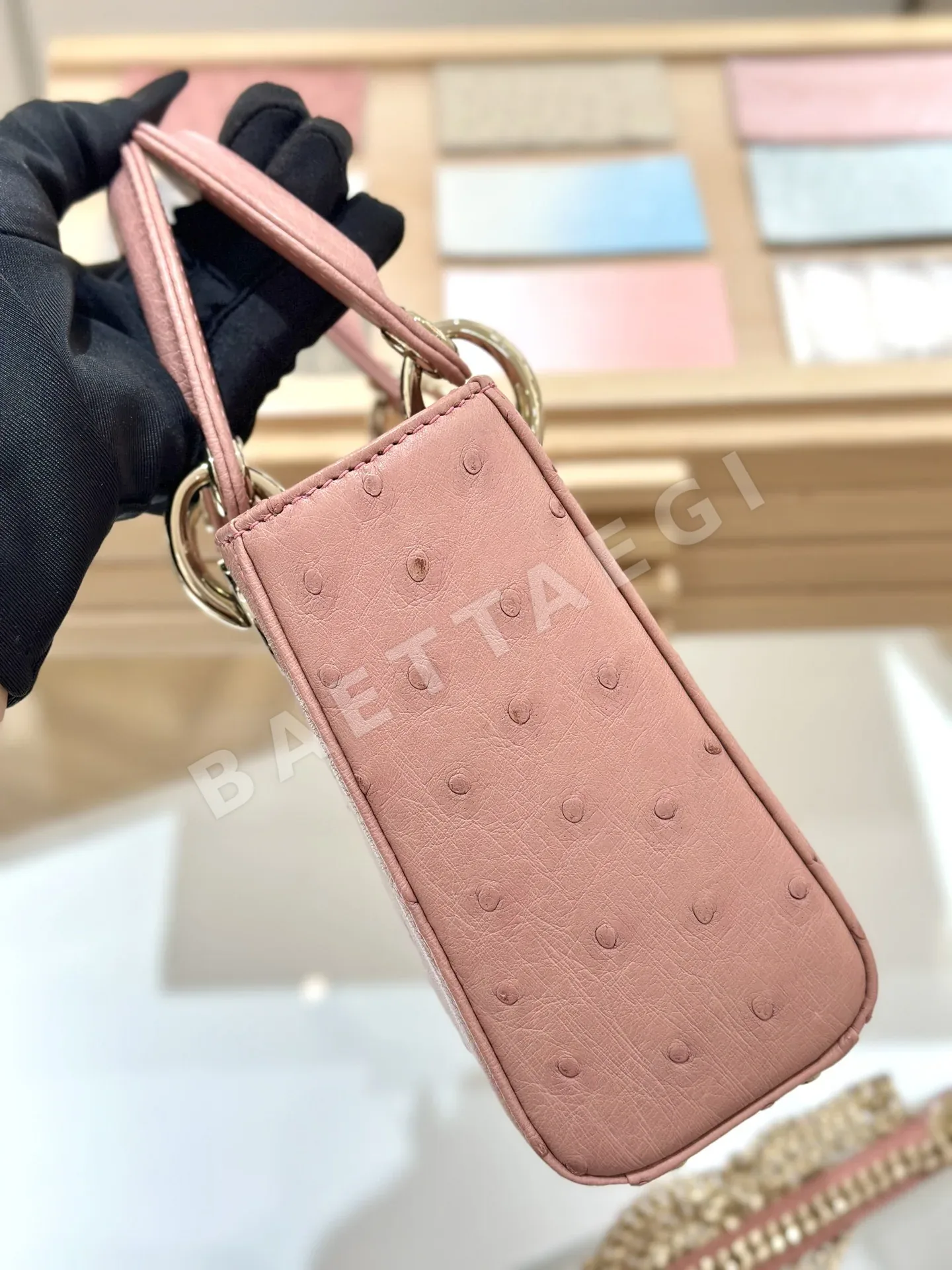 디올 타조 가죽 매화 파우더 가방 상세 이미지 3