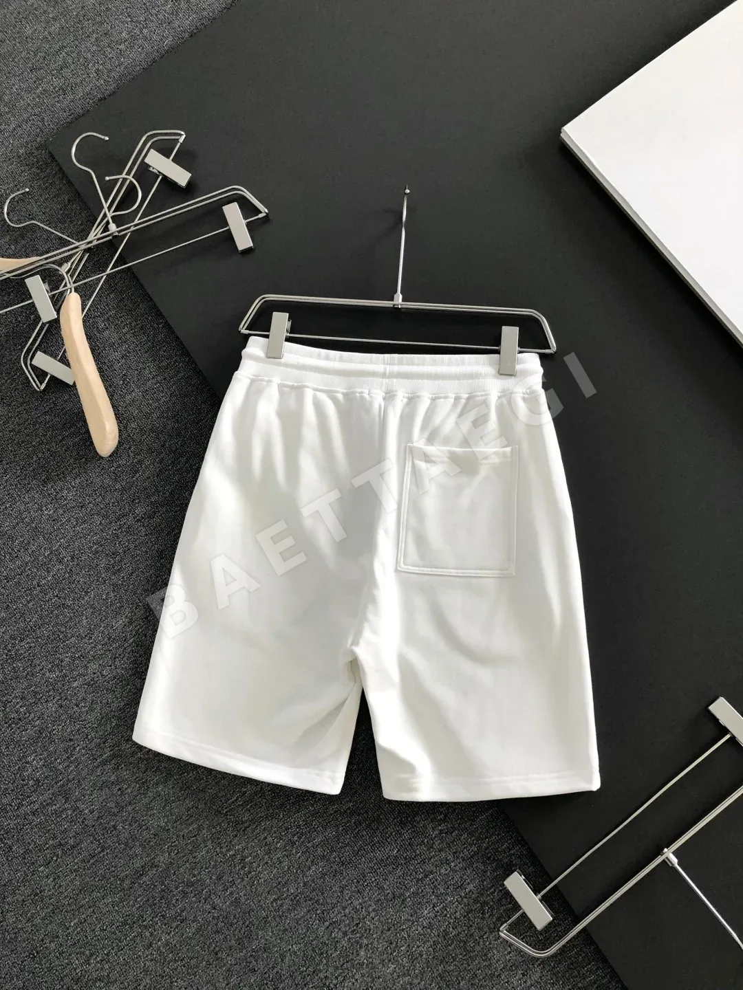 루이비통 남성 자수 반바지 상세 이미지 3