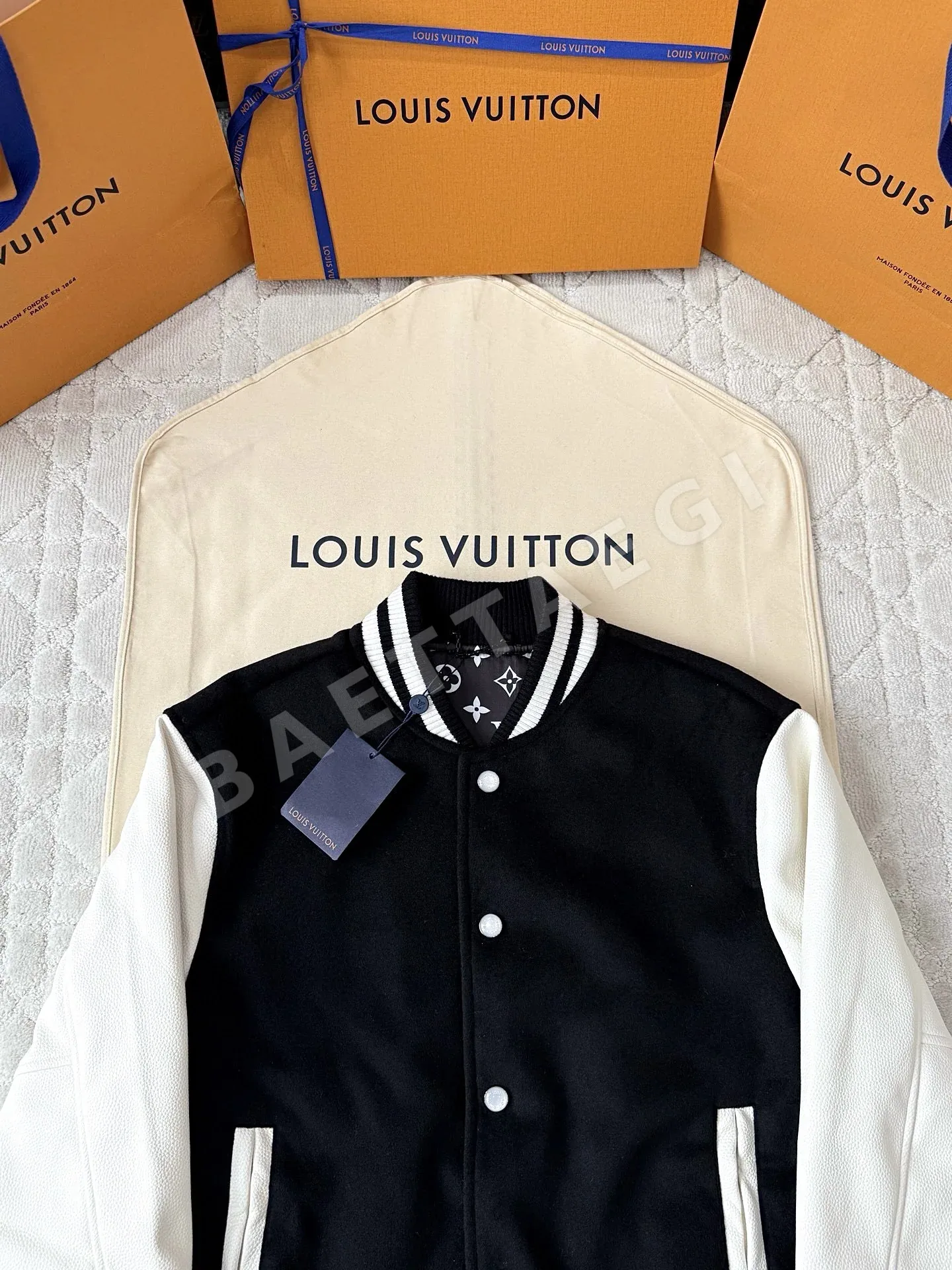 루이비통 LV NIGO 콜라보 가죽 패치 자수 야구 점퍼 자켓 상세 이미지 3