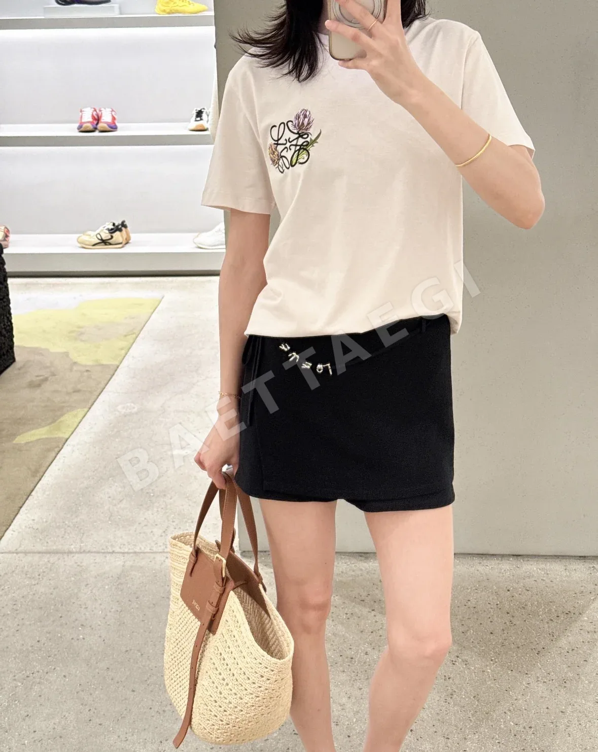 로에베 베이지 꽃무늬 자수 반팔 티셔츠 상세 이미지 5