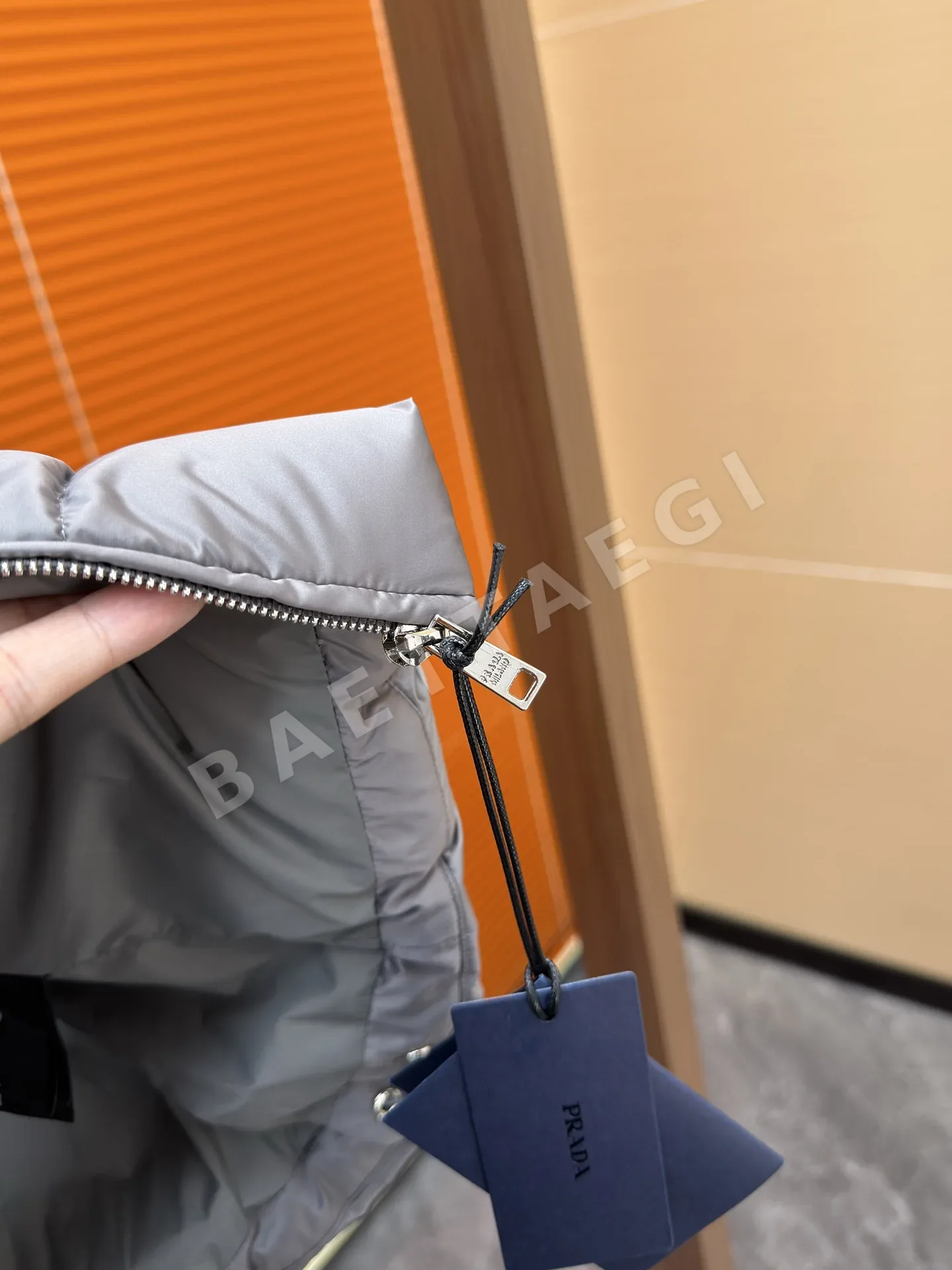 프라다 남성 구스 다운 조끼 상세 이미지 8