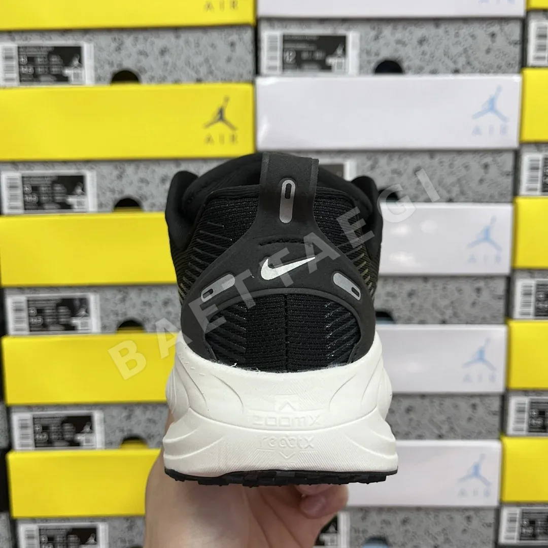 나이키 줌 보메로 18 HM6803-007 201096 Nike Zoom Vomero 18 상세 이미지 10