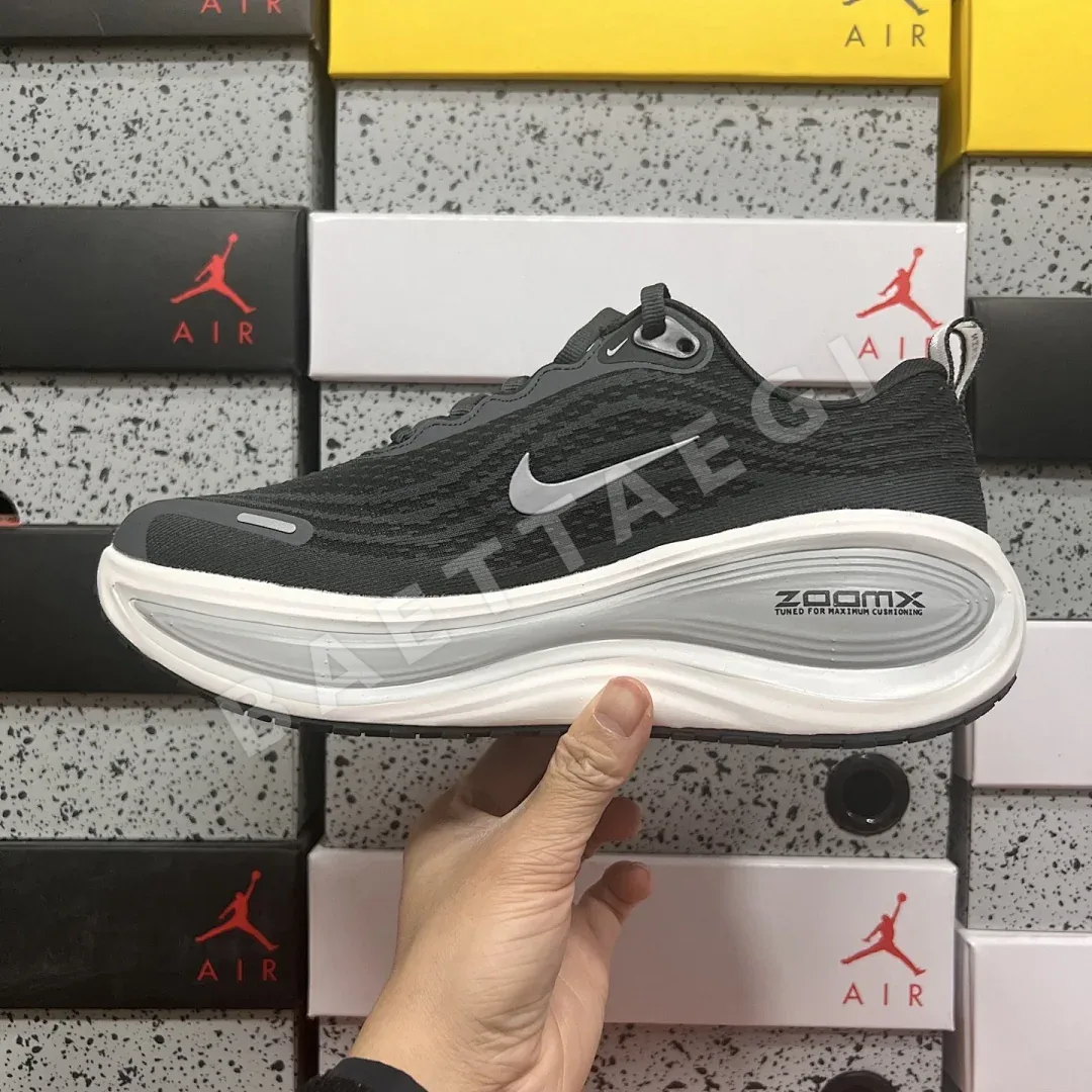 나이키 [XY] 보메로 플러스 HV8150-008 201267 Nike Vomero Plus Anthracite White Wolf Grey 상세 이미지 2