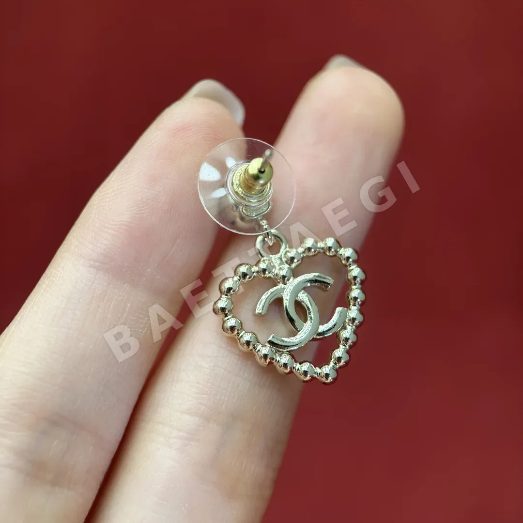 샤넬 진주 투각 하트 더블 C 귀걸이 상세 이미지 6