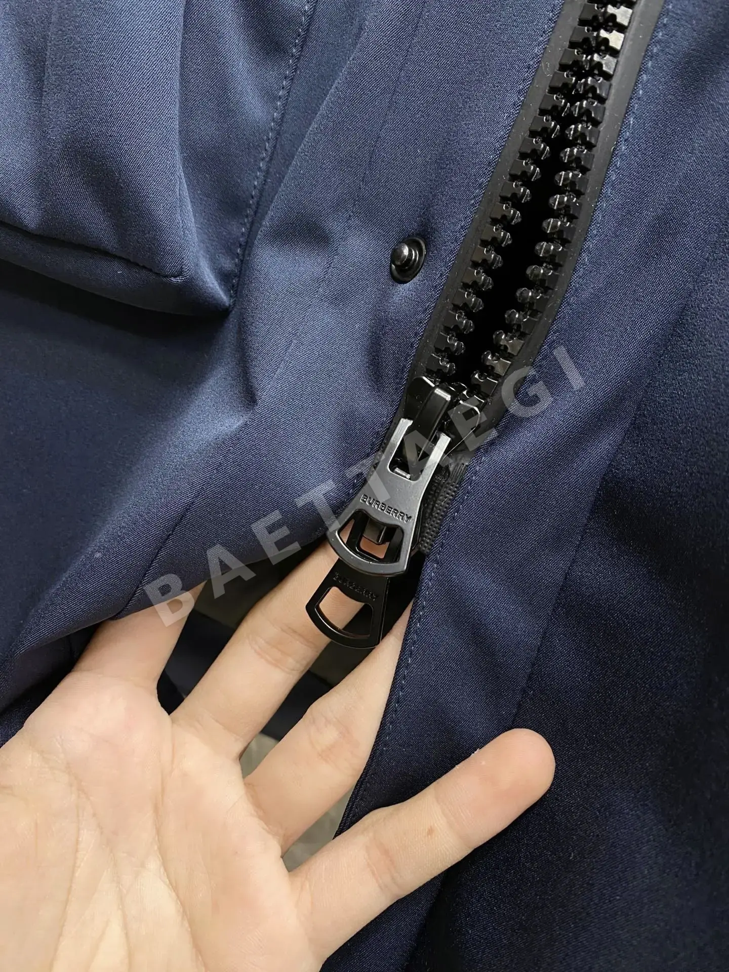 버버리 남성 고어텍스 구스다운 패딩 점퍼 상세 이미지 9