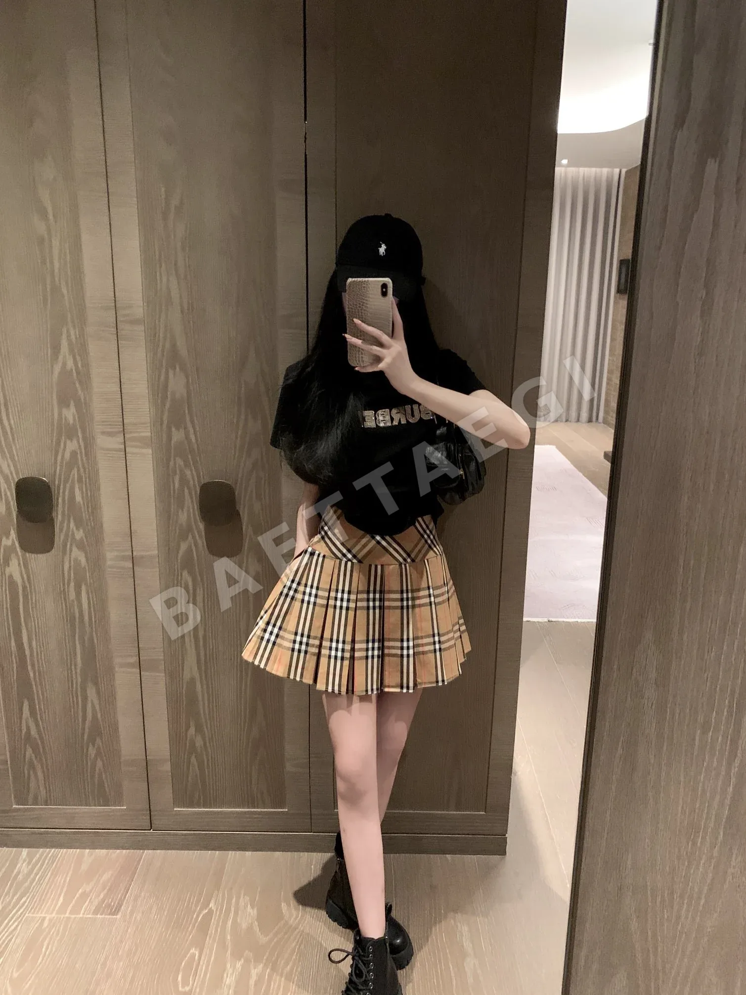 버버리 업리케 자수 라인스톤 남성 반팔 티셔츠 상세 이미지 3