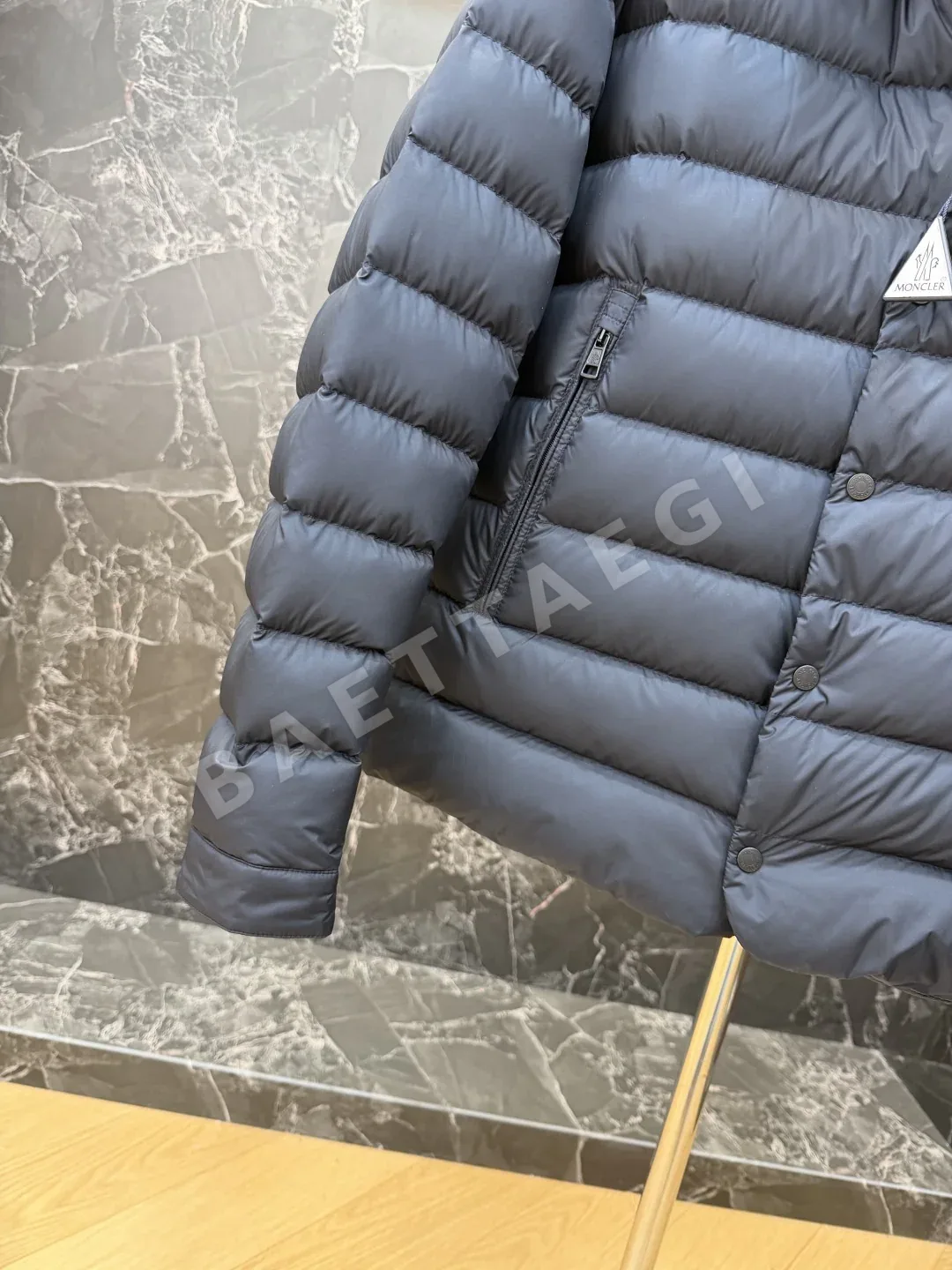 몽클레르 남성 다운 패딩 재킷 상세 이미지 8