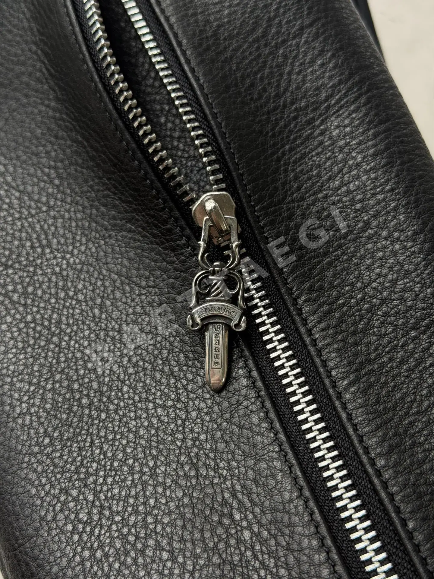 크롬하츠 레더 메신저 백 블랙 상세 이미지 9