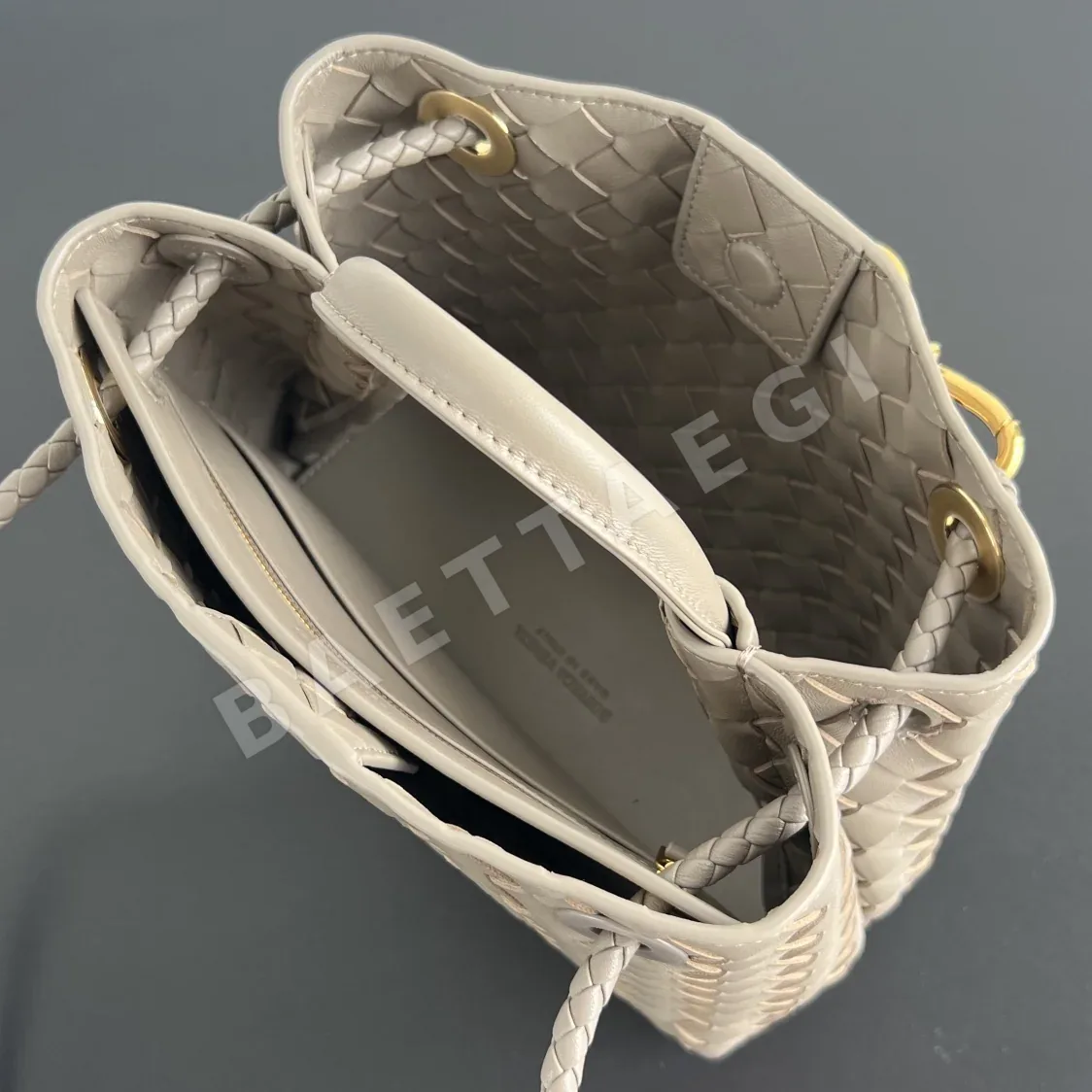 보테가베네타 안디아모 나파 가죽 숄더백 743568 4767 상세 이미지 6