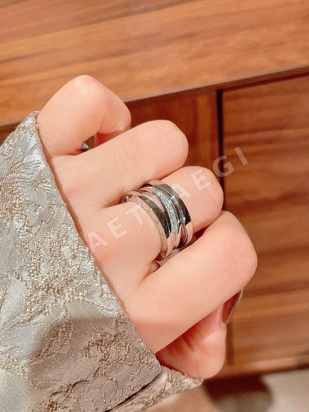 불가리 B.zero 1 Rock 다이아몬드 장식 반지 상세 이미지 9