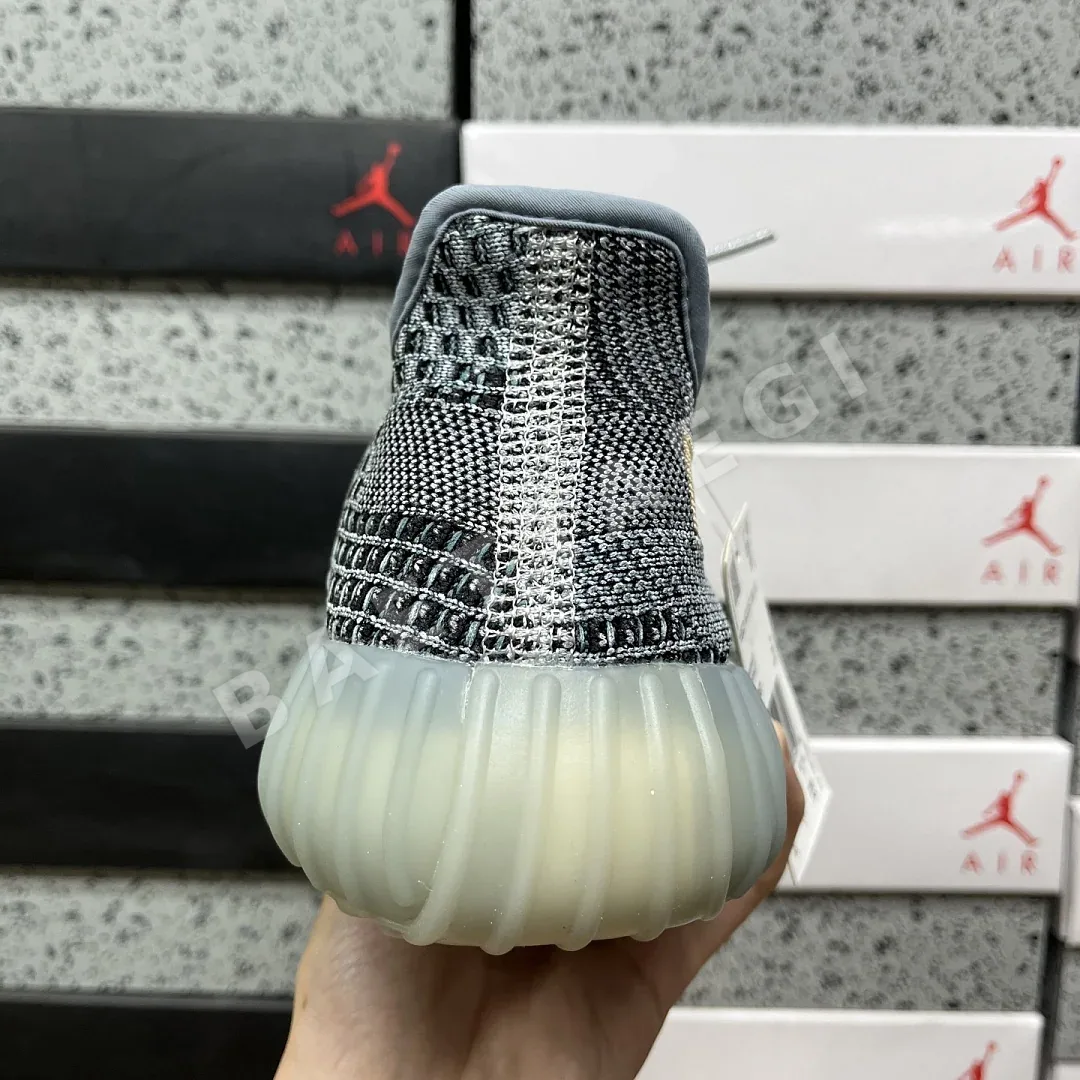 아디다스 [XQ] 이지 부스트 350 V2 GY7657 200792 Adidas Yeezy Boost 350 V2 Ash Blue 상세 이미지 5