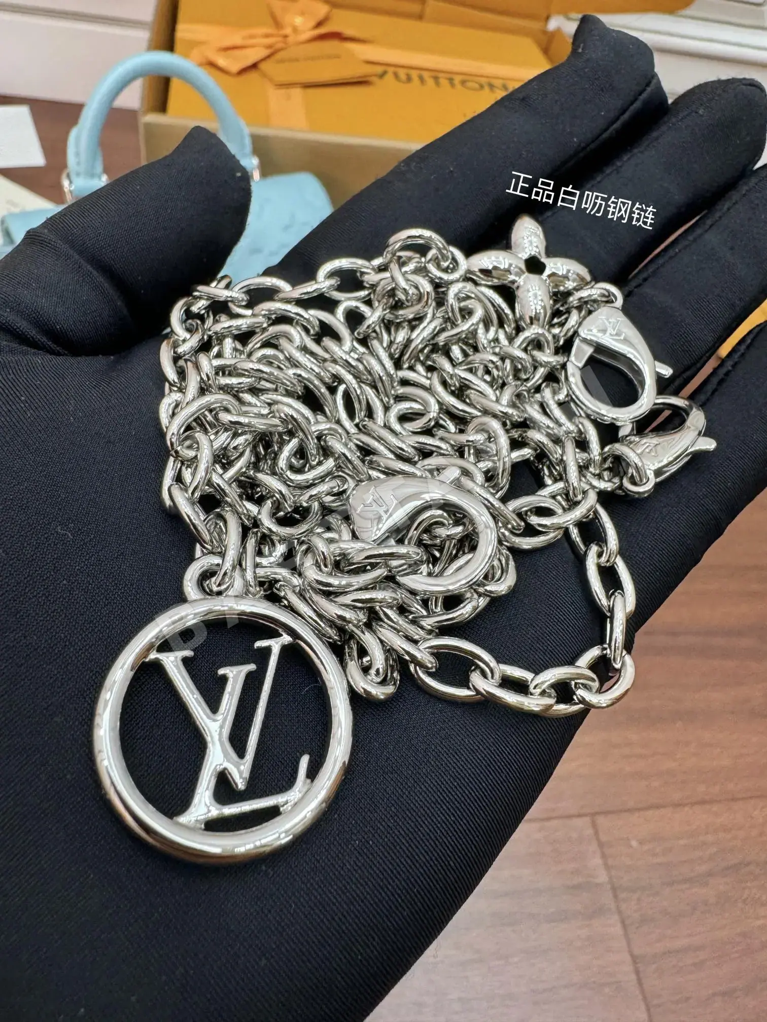 루이비통 M12211 가죽 가방 상세 이미지 3