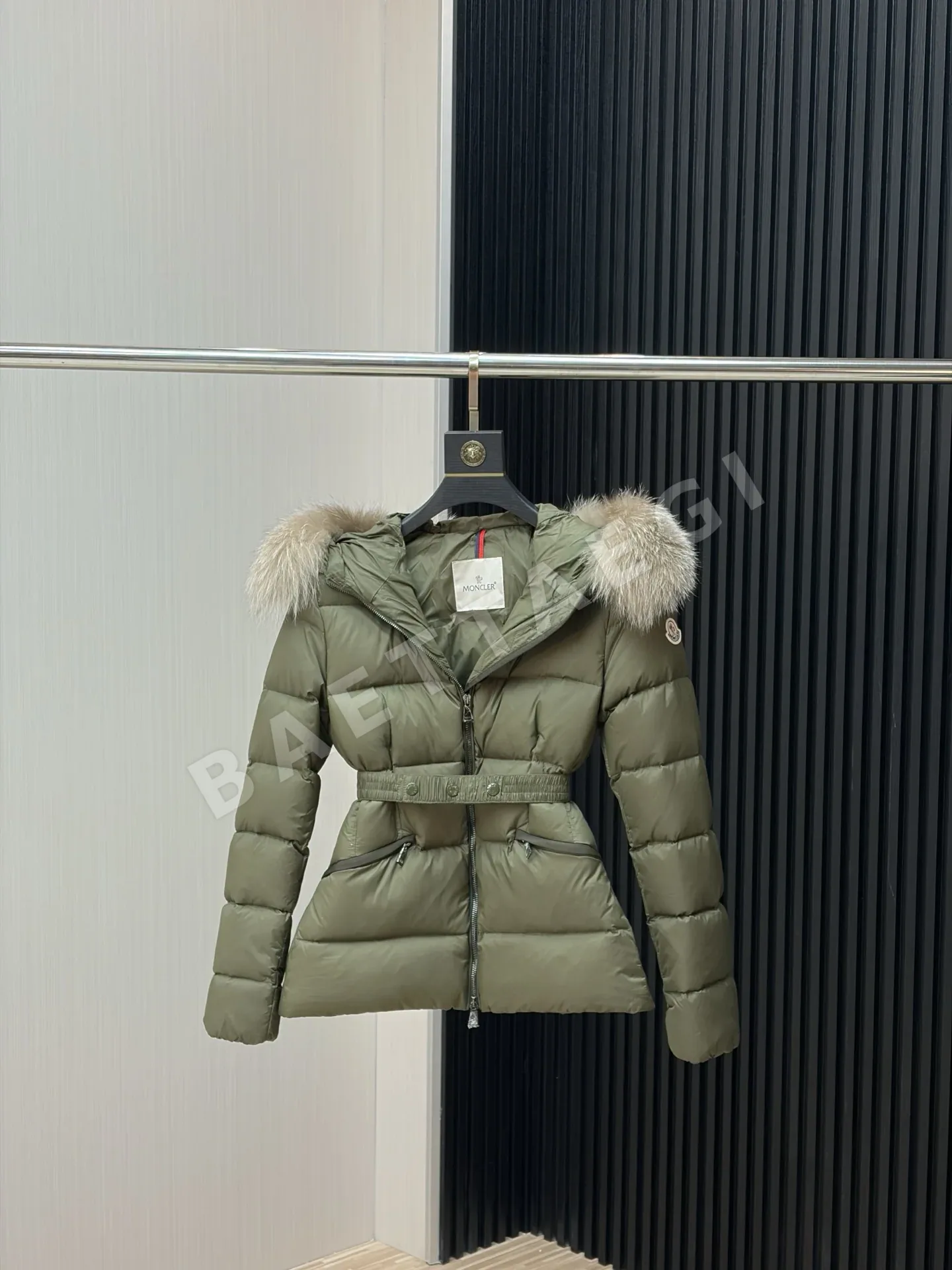 몽클레르 보에드 다운 여성 패딩 상세 이미지 6