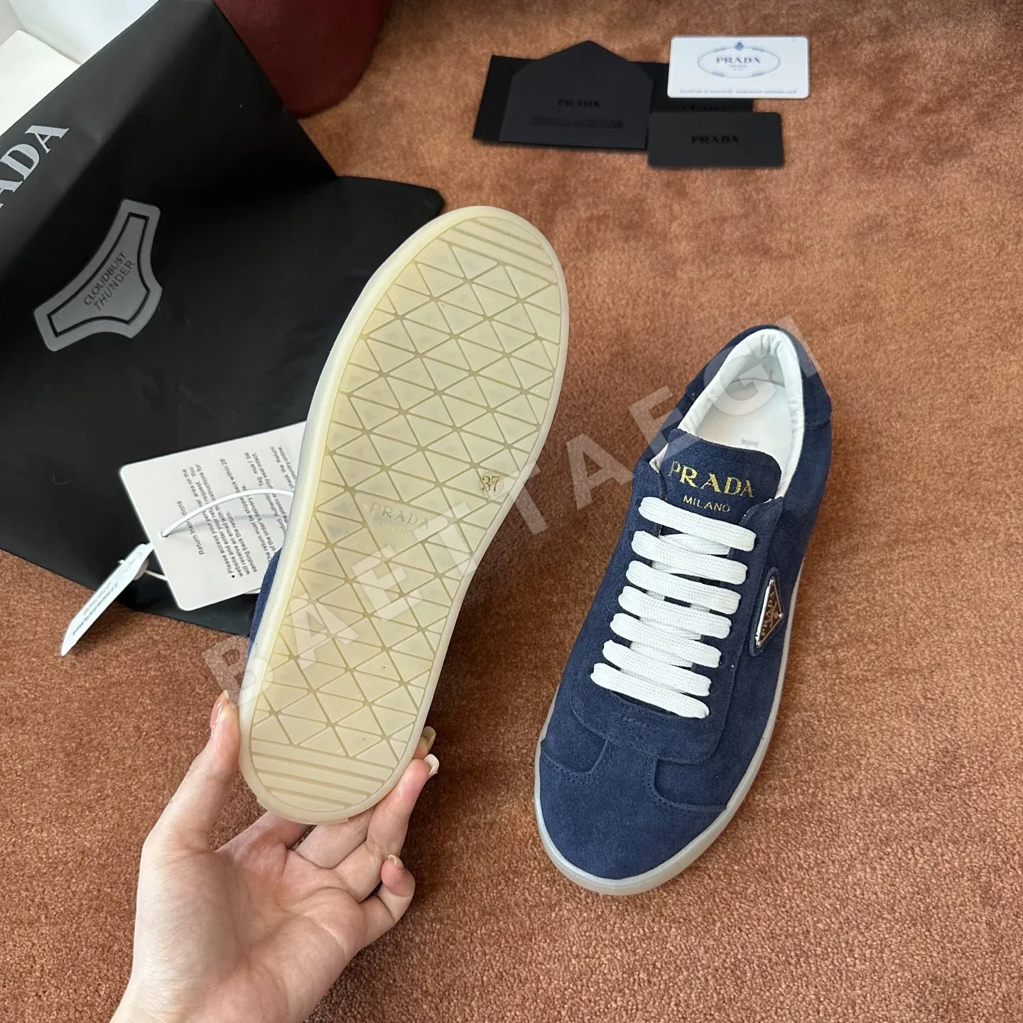 프라다(Prada) 스웨이드 스니커즈 상세 이미지 8