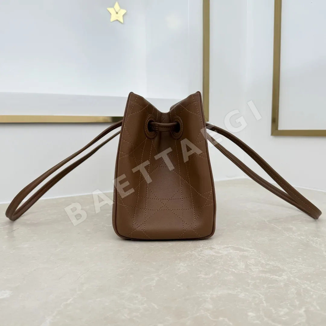 디올 프롬나드 토트백 스몰 가죽 가방 상세 이미지 7