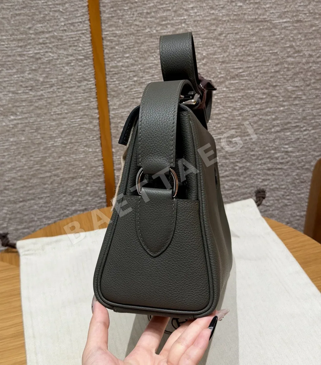 에르메스 켈리 메신저 가방 상세 이미지 4