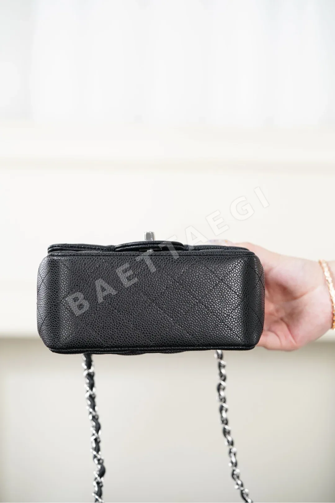 샤넬 클래식 플랩백 CC로고 가방 상세 이미지 9