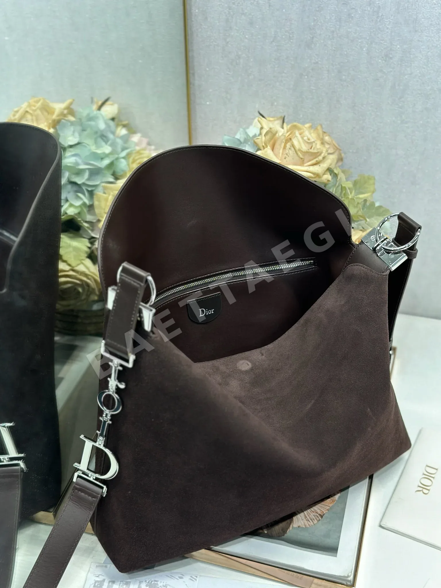 디올 라지 호보 가죽 숄더백 상세 이미지 8