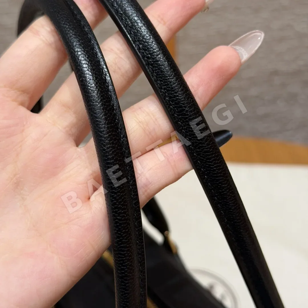 에르메스 미니 피더 가죽 지갑 상세 이미지 2