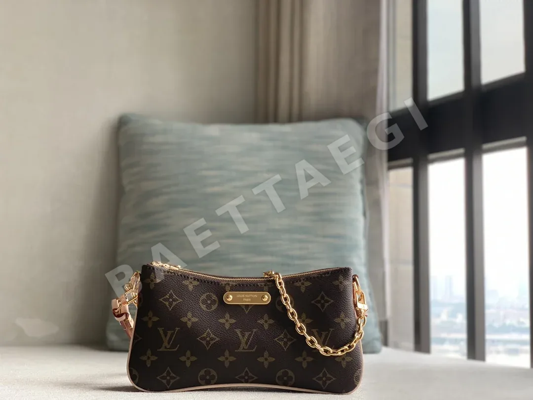 루이비통 리브 포셰트 더블 WOC 체인 백 M83008