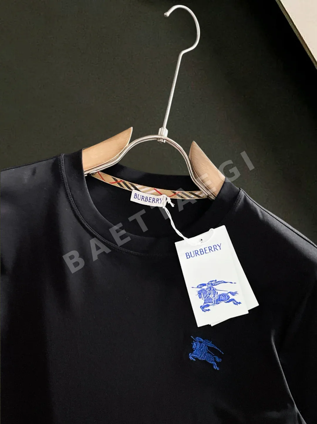 버버리 슬림핏 블랙 화이트 자수 남성 반팔 티셔츠 상세 이미지 2