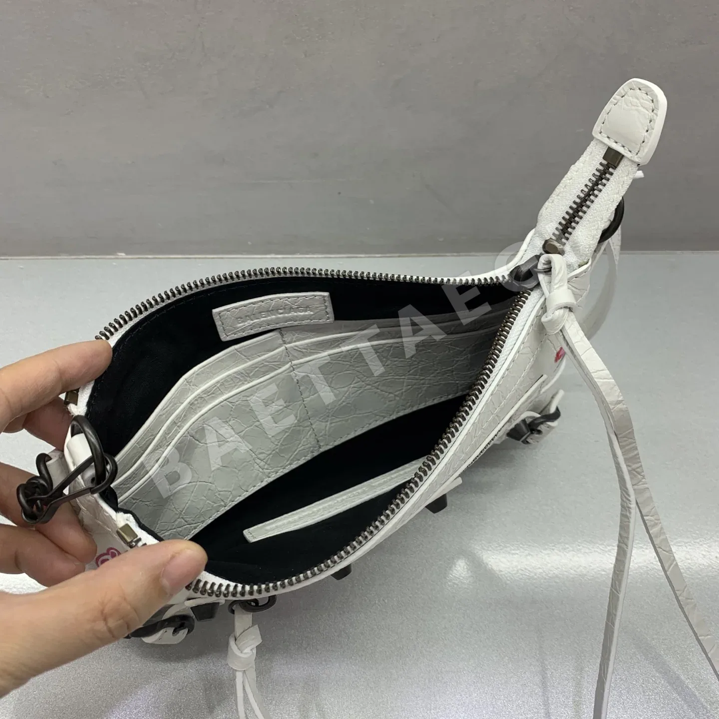 발렌시아가 화이트 그래피티 르 시티 미니 숄더백 상세 이미지 7