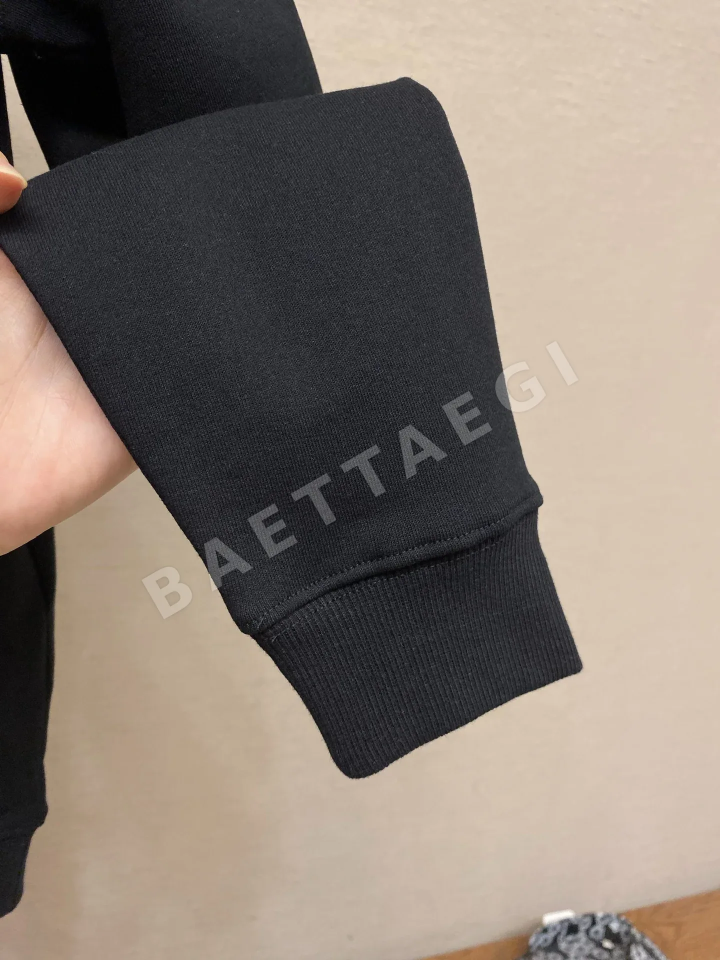 프라다 블랙 크루넥 래글런 긴팔 스웨트셔츠 상세 이미지 6