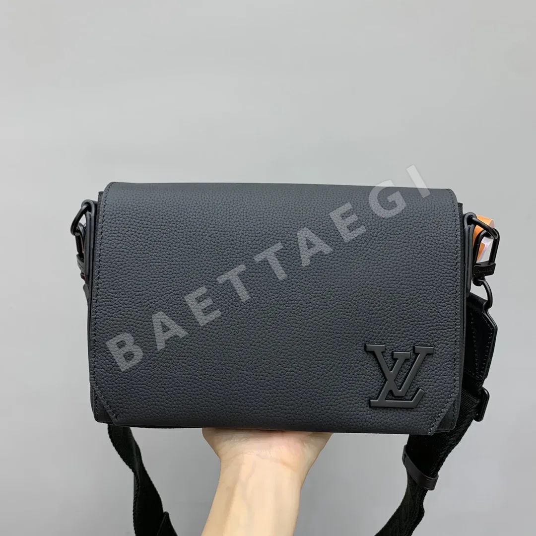 루이비통 로메가 스몰 메신저백 M24769