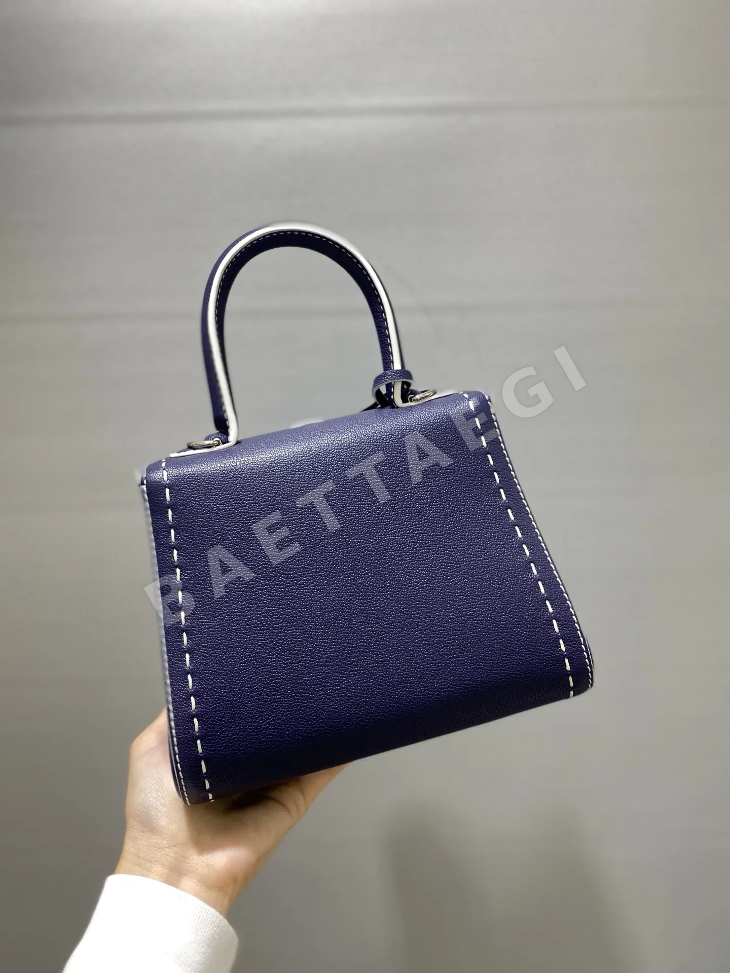 델보 인디고 스티칭 양털 안감 숄더백 상세 이미지 3