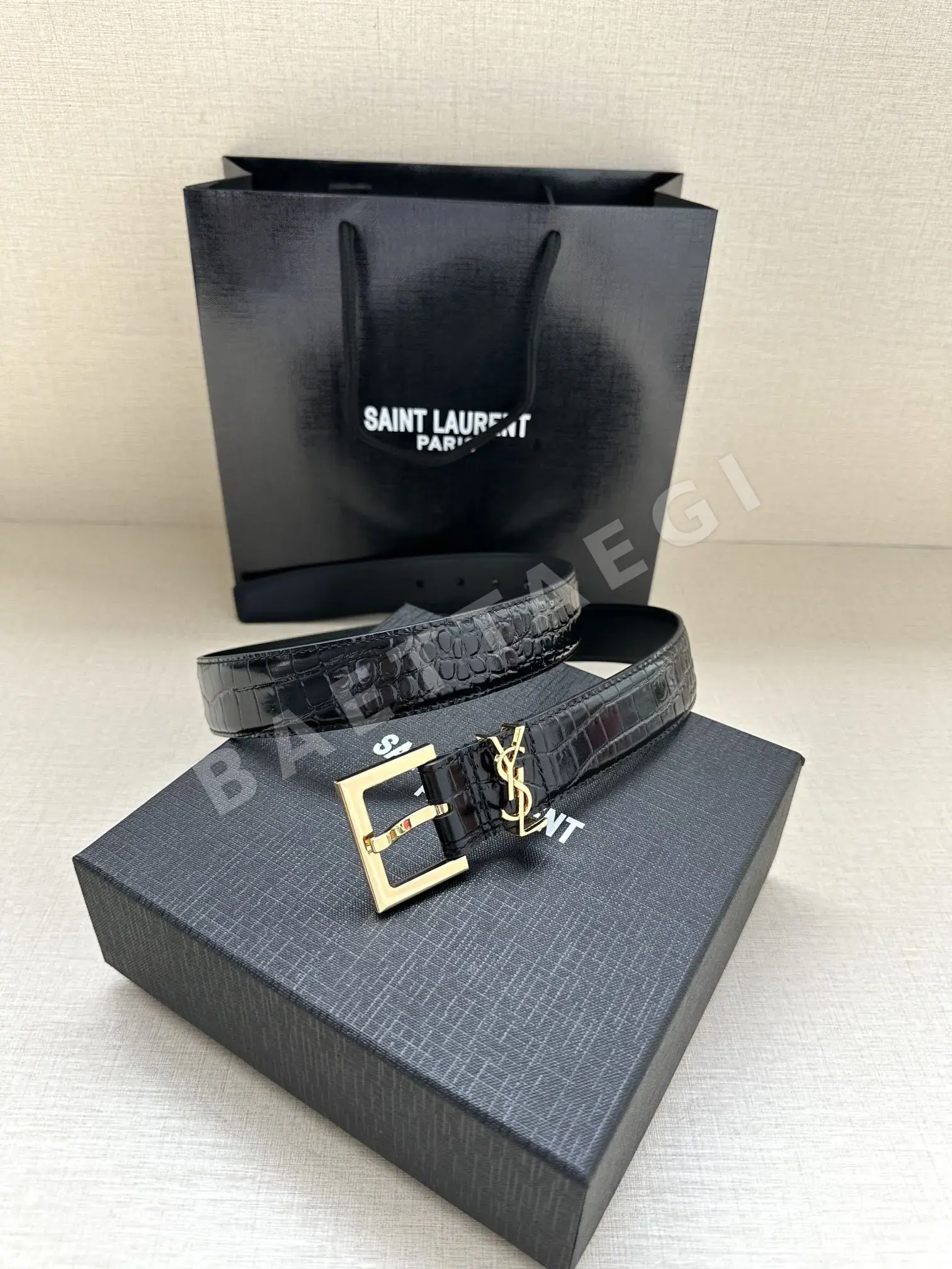 생로랑 YSL 모노그램 악어무늬 가죽 스퀘어 버클 벨트 상세 이미지 6