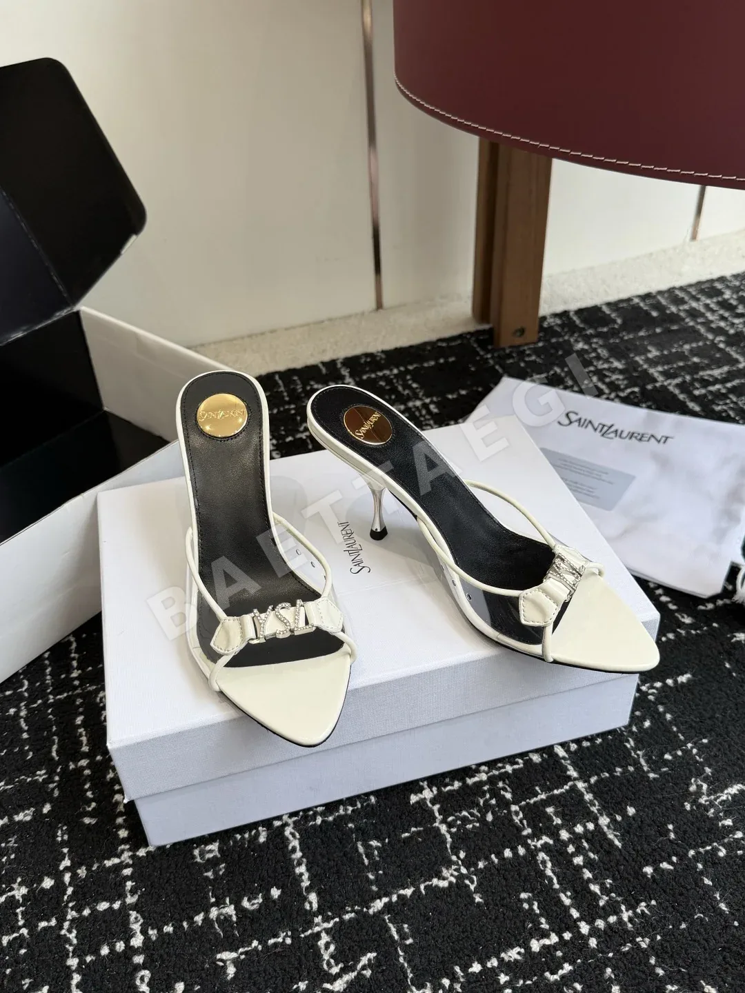 생로랑 YSL 큐빅 버클 하이힐 상세 이미지 5