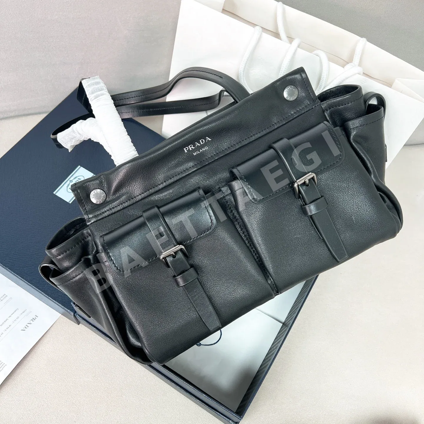 프라다 루트 레트로 미디엄 토트백 1BG645 127942