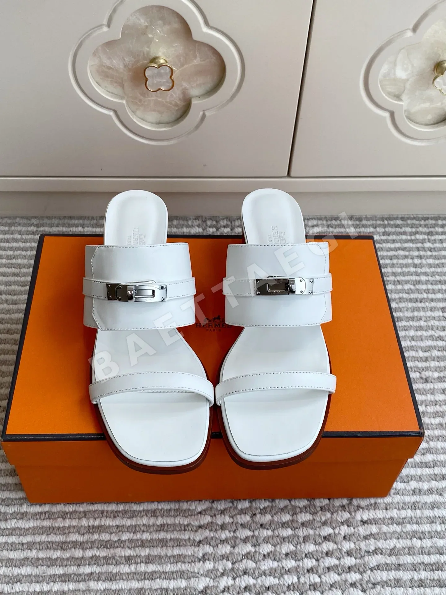 에르메스 니논 50 샌들 129106