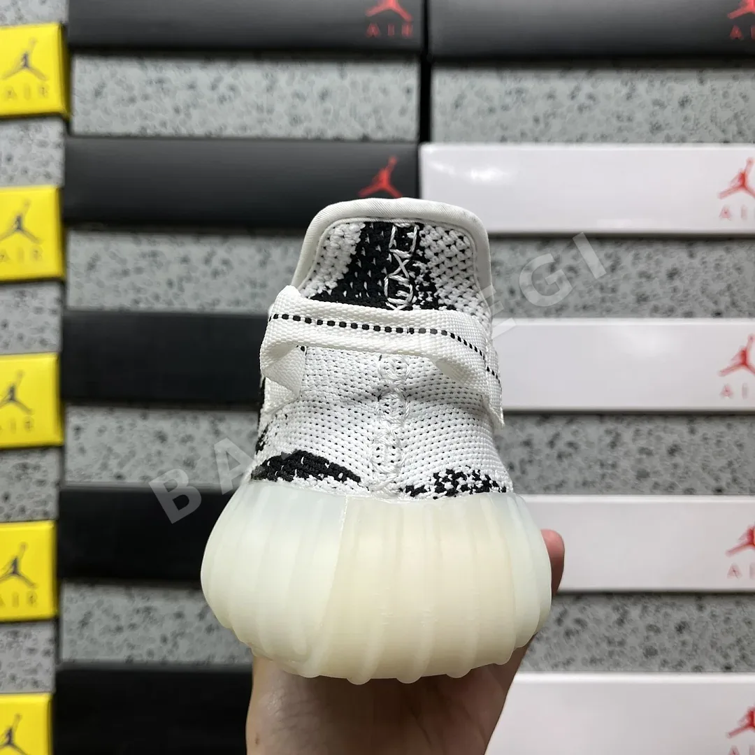 아디다스 [XQ] 이지 부스트 350 V2 CP9654 200786 Adidas Yeezy Boost 350 V2 Zebra 상세 이미지 4