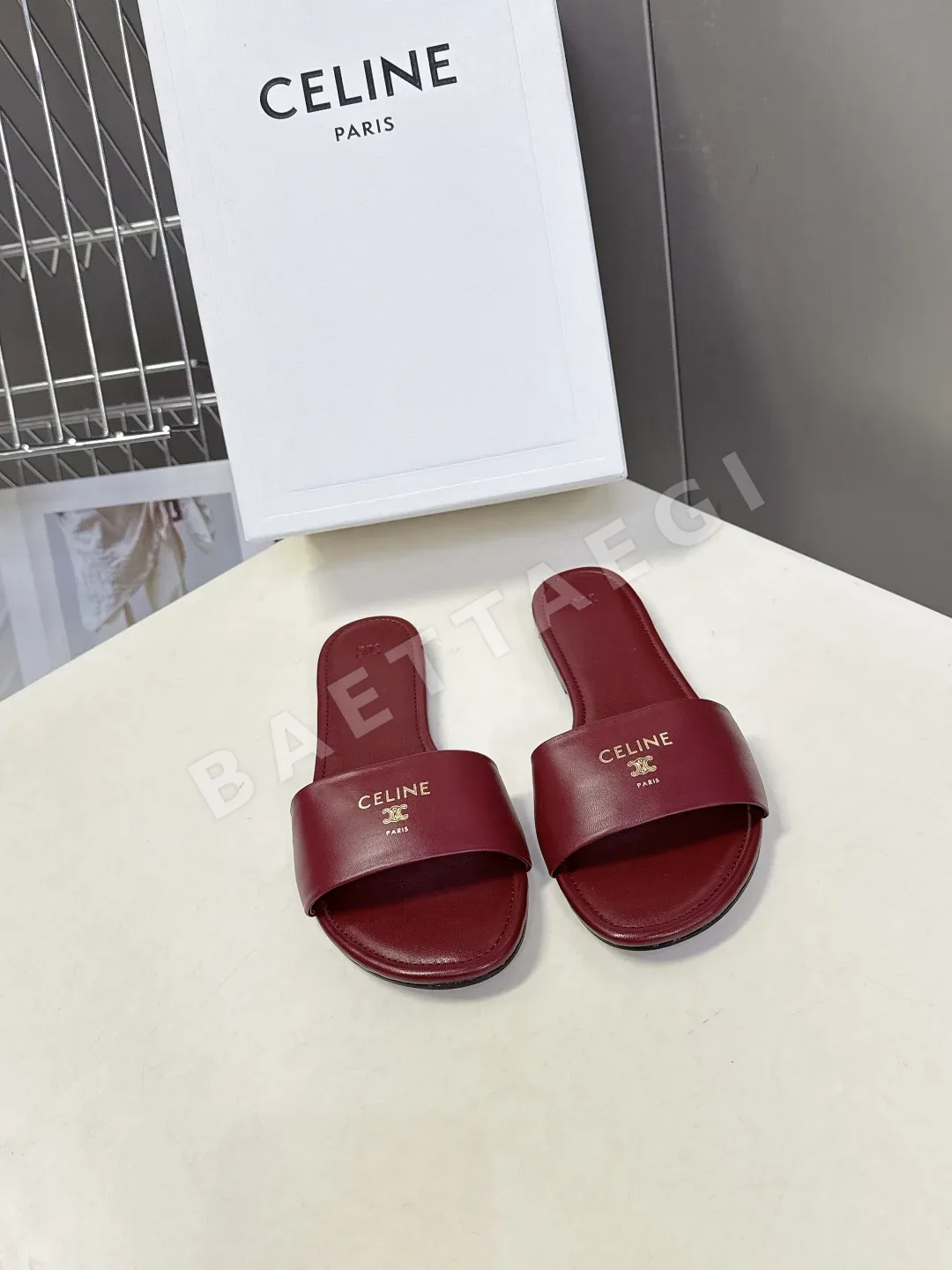 셀린느 개선문 스타일 나무 패턴 샌들 98740