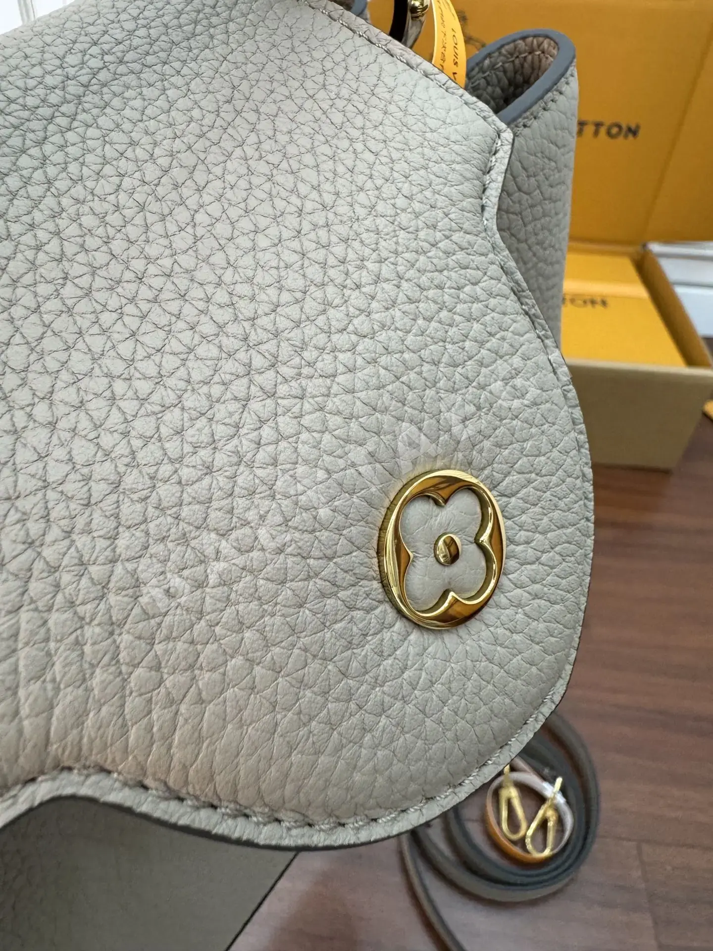루이비통 M92041 가방 상세 이미지 5