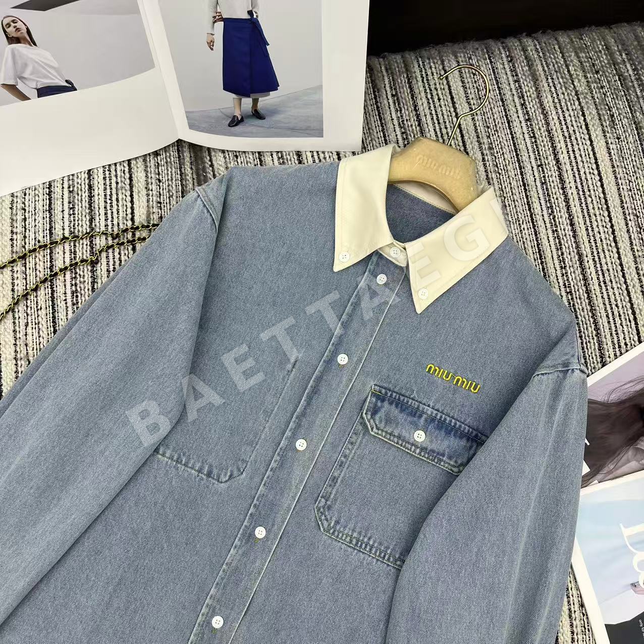 미우미우 자수 데님 셔츠 상세 이미지 4