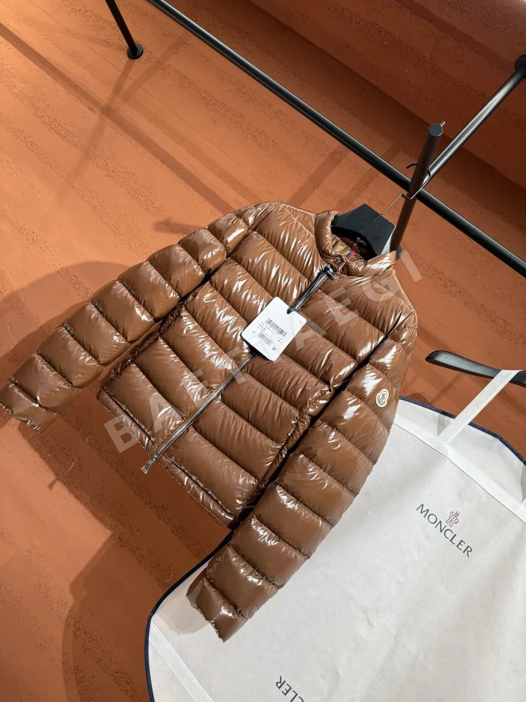 몽클레르 여성 화이트 덕다운 패딩 상세 이미지 5